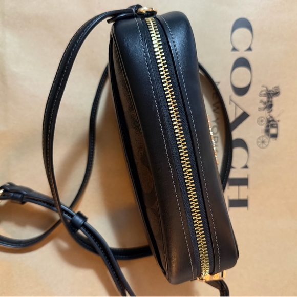 Coach Mini Jamie Camera Bag
In Signature Canvas Brown/Gold/Black. - Picture 7 of 12